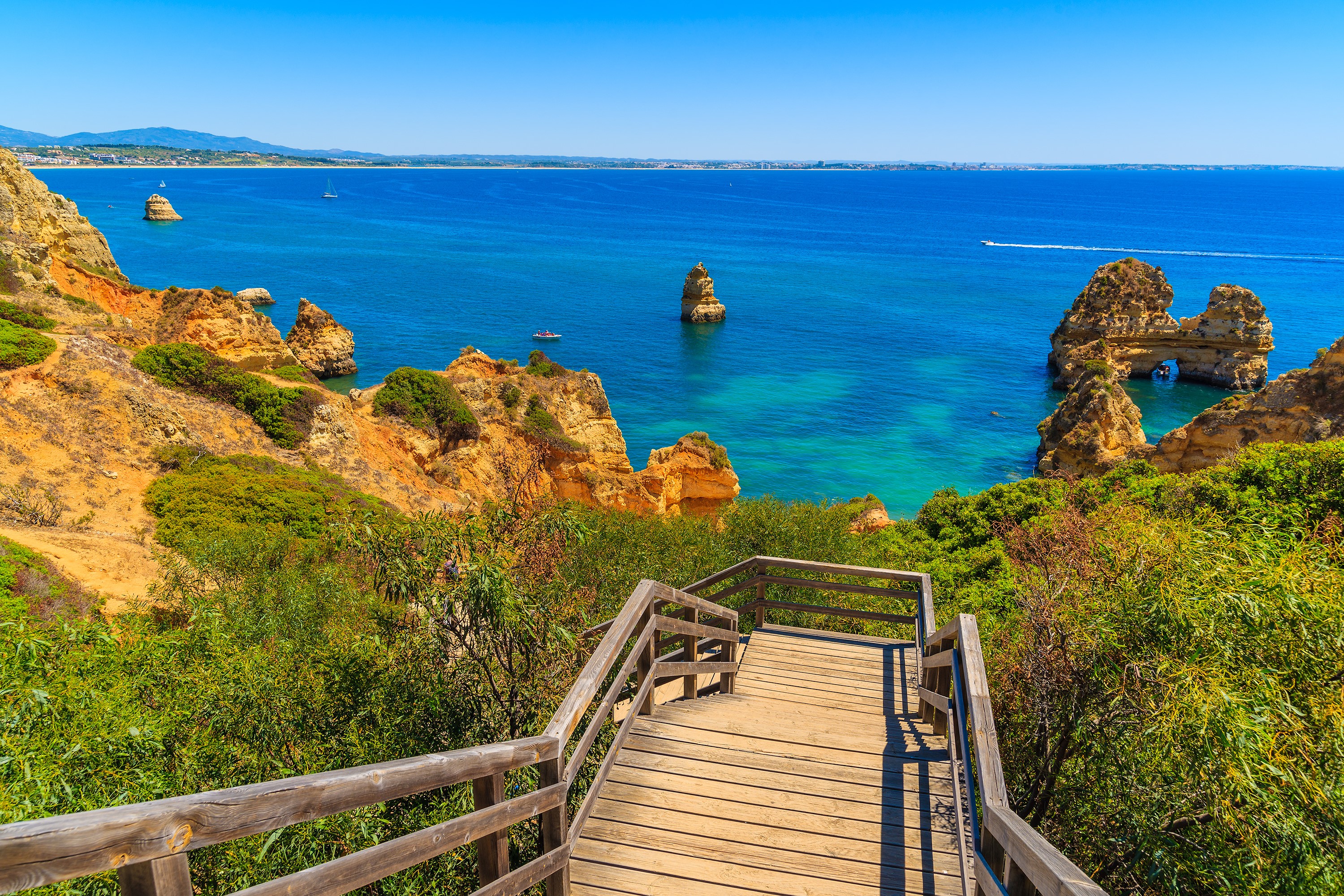 Lisbon to Algarve: Your Top 5 Recommendations for a Smooth Journey