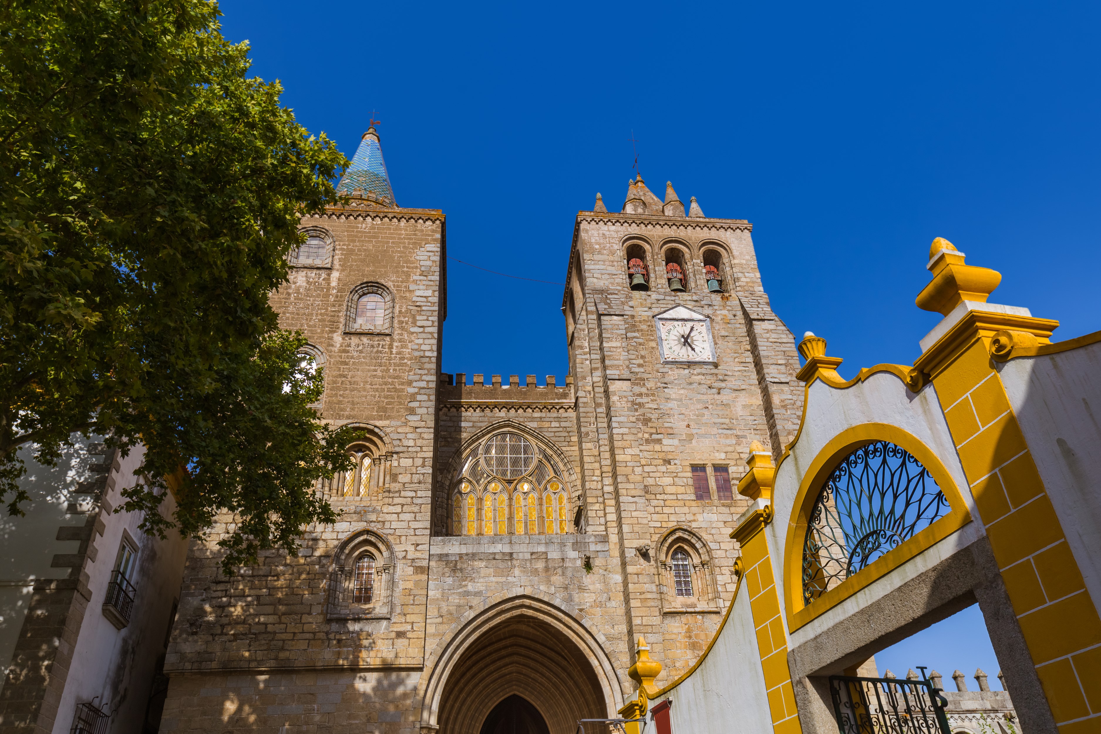 Évora's Premier Spa & Wellness Retreats: A Practical Guide