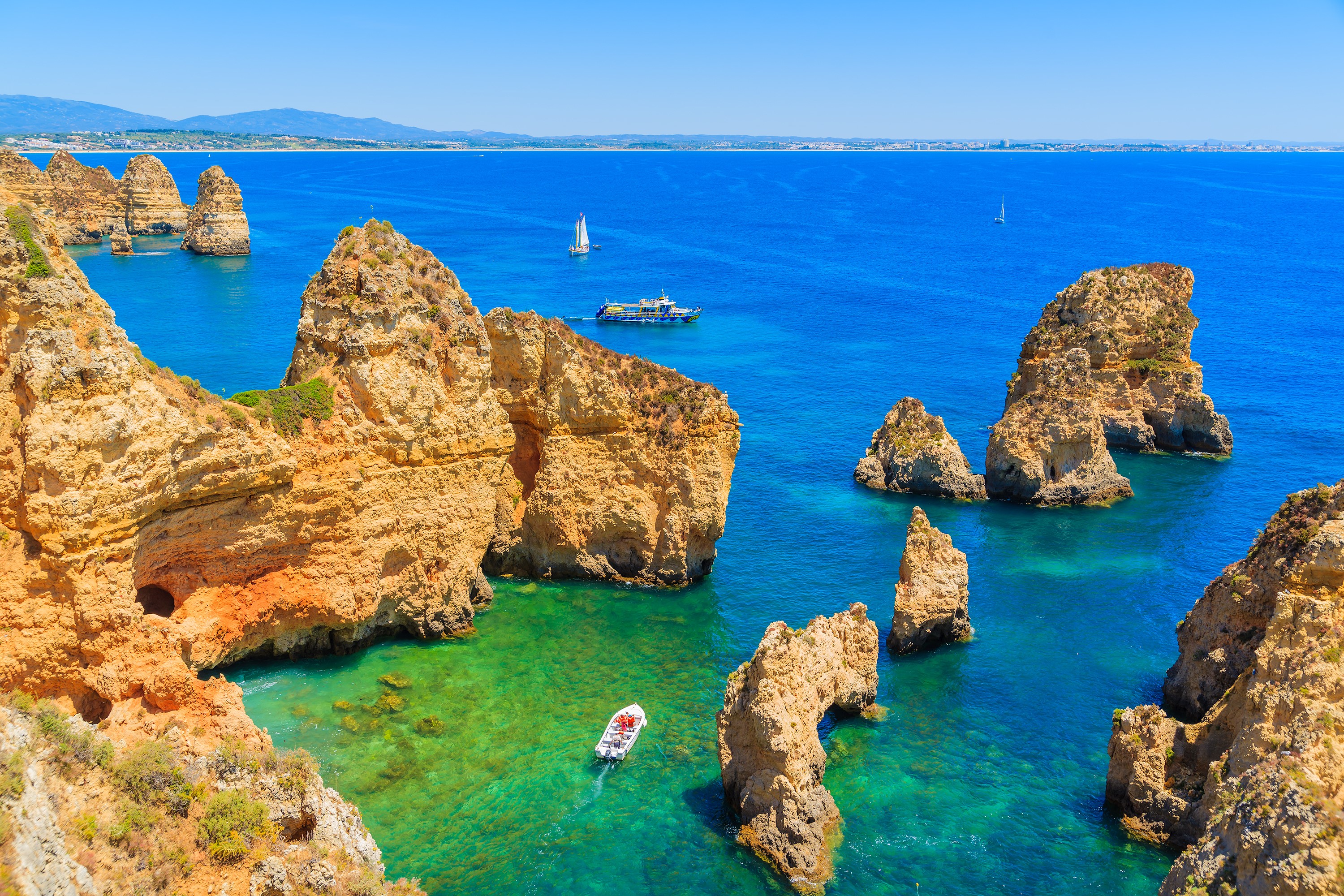 Faro Airport to Portimao Private Transfer: A Seamless Algarve Welcome