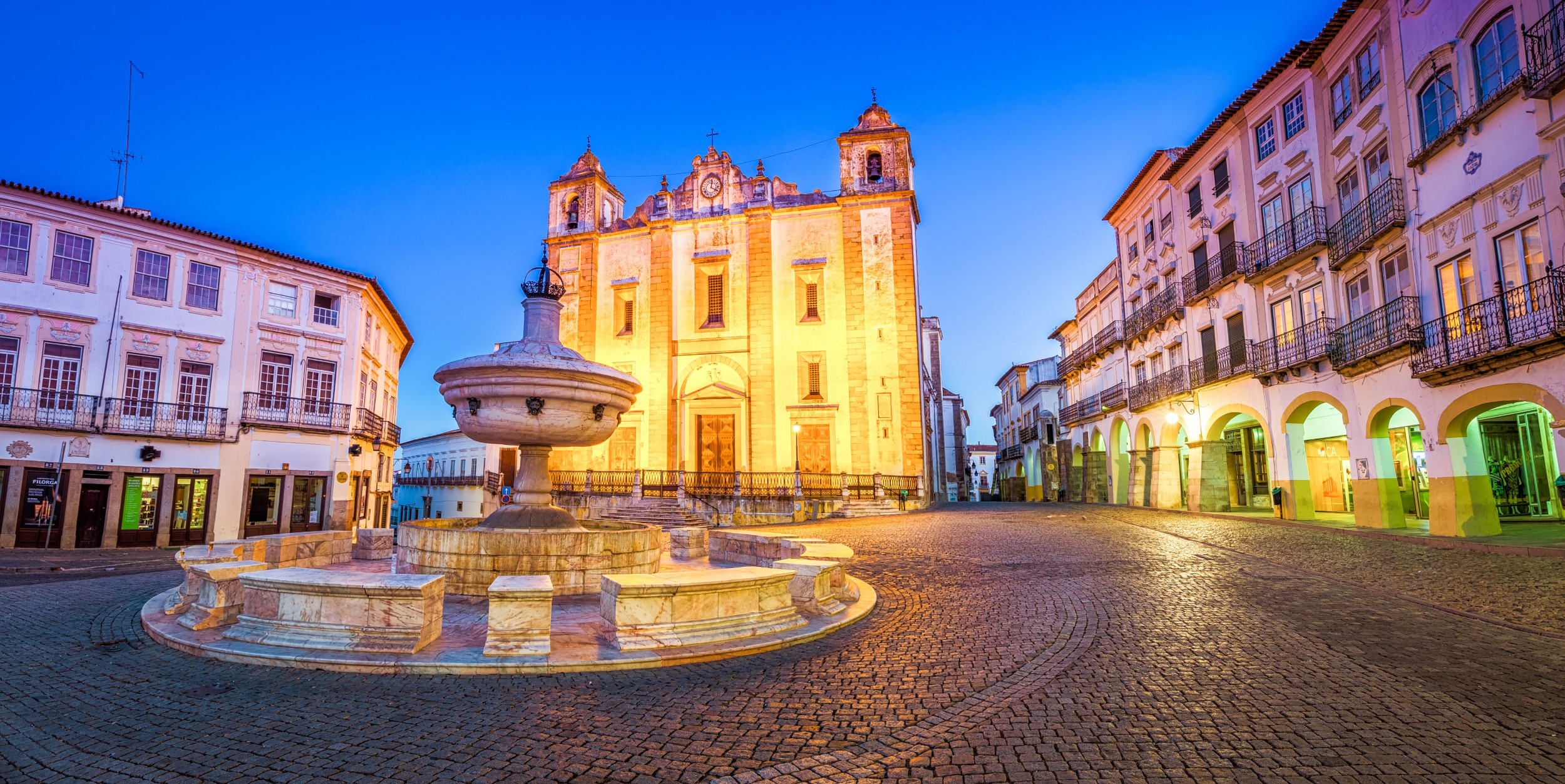 Capela dos Ossos Évora: A Macabre Masterpiece in the Alentejo